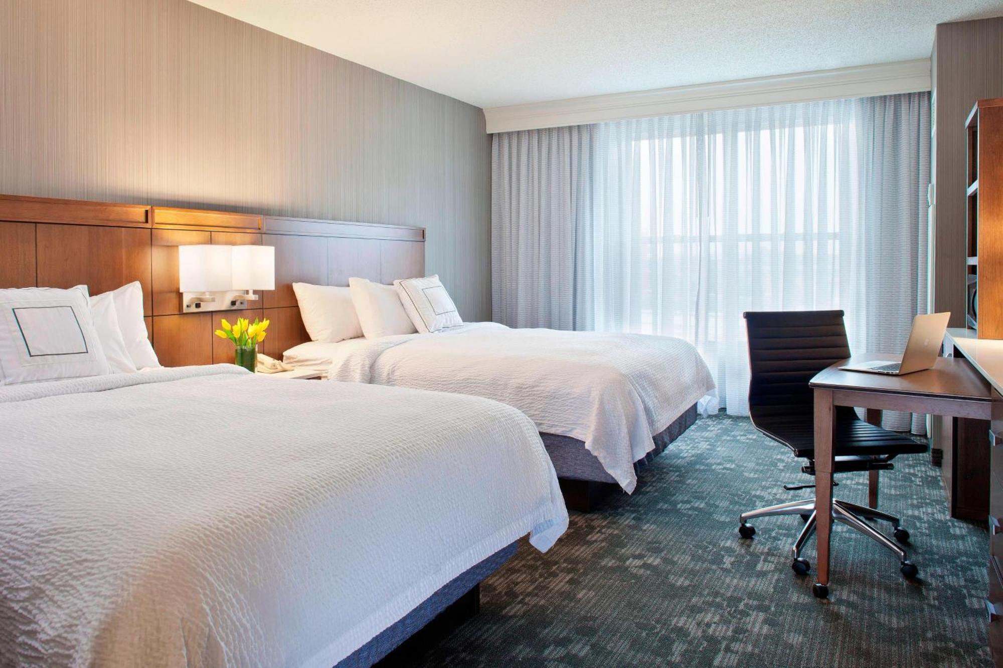 Courtyard By Marriott Pueblo Hotel Bagian luar foto