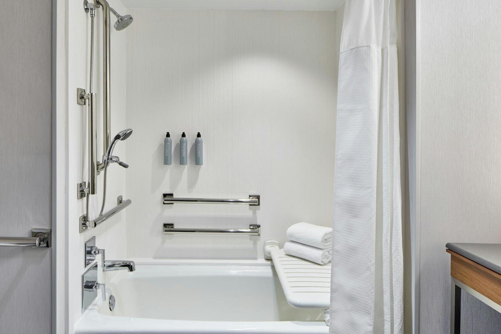 Courtyard By Marriott Pueblo Hotel Bagian luar foto